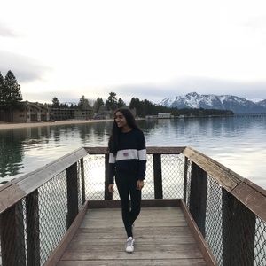 Meet your Posher, Anika